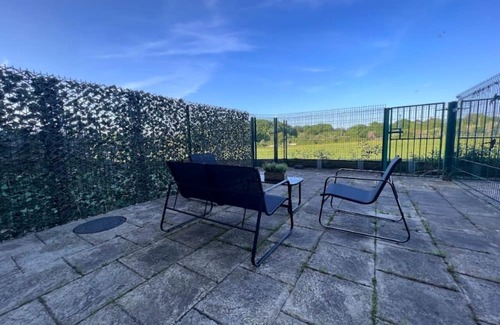 Leicester House | Leicester LE3 Stay Free Parking Quiet Area