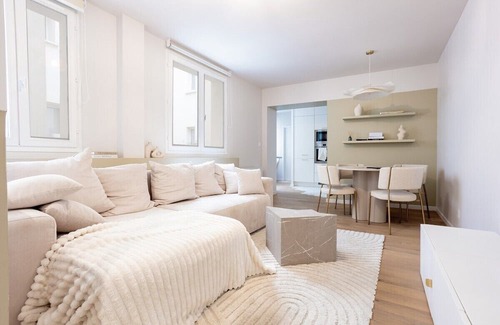Paris City Center Apartment | Apartment-Private Bathroom-Apartment