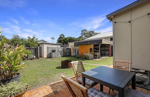 Amity Point House | Tally-Ho is a beach shack positioned centrally in Amity Point.