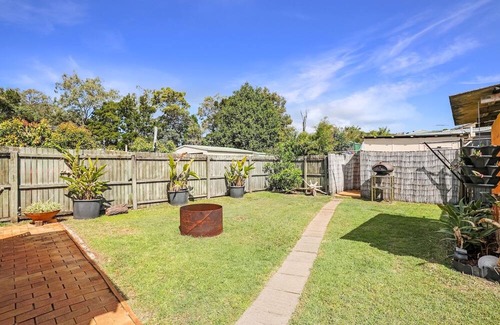 Amity Point House | Tally-Ho is a beach shack positioned centrally in Amity Point.