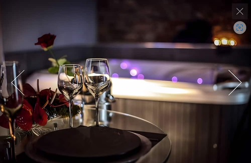 Saint-Julien-sur-Garonne Apartment | Apartment 'Love Room De Luxe Lovalcove'
