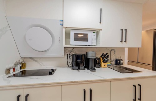 Cote-Des-Neiges—Notre-Dame-De-Grace Apartment | Modern Studio w/Patio&BBQ|Parking