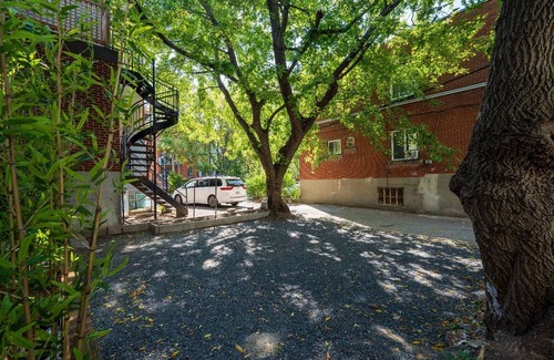 Cote-Des-Neiges—Notre-Dame-De-Grace Apartment | Modern Studio w/Patio&BBQ|Parking