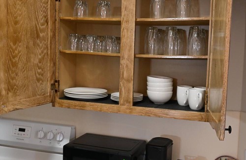 Greenville Apartment | Charming 2-bedroom apartment with Great central location in Greenville