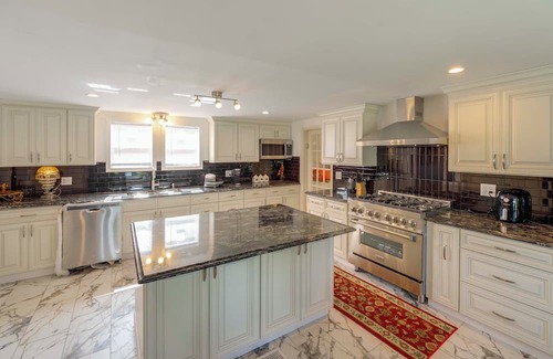 Conneaut House | Near Lake Erie, Harbor & Parks: Conneaut Getaway!