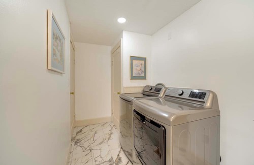 Conneaut House | Near Lake Erie, Harbor & Parks: Conneaut Getaway!
