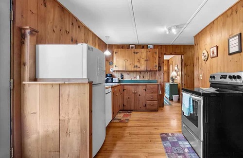 Bar Harbor Cabin | Waterfront Cabin with Unobstructed View of Frenchmen’s Bay. Just a few miles from Acadia National Park & Downtown Bar Harbor | Sleeps 6
