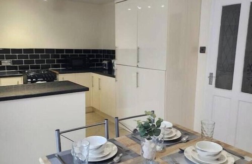 Newcastle-upon-Tyne House | Exquisite Stays near the city centre and airport