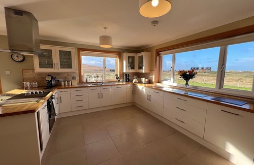Homore Cottage | AIRIGH NAM FIADH, family friendly, with open fire in Creagorry