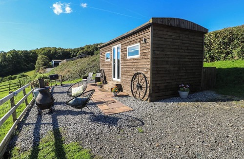 Llanedy Cottage | SYCHNANT FARM RETREAT, with a garden in Pontarddulais