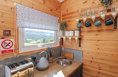 Llanedy Cottage | SYCHNANT FARM RETREAT, with a garden in Pontarddulais