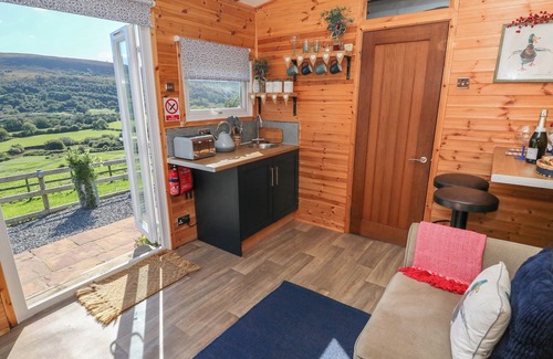 Llanedy Cottage | SYCHNANT FARM RETREAT, with a garden in Pontarddulais