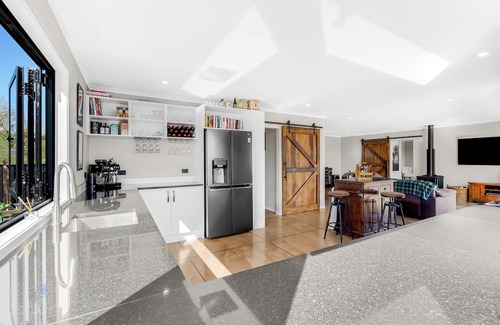 Otorohanga District House | Kakepuku View and Spa Retreat - Te Awamutu