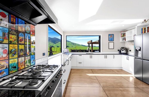Otorohanga District House | Kakepuku View and Spa Retreat - Te Awamutu