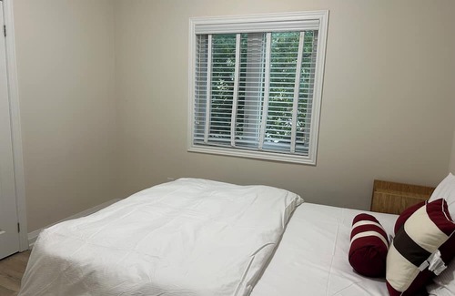 Brampton House | Beautiful and Elegant Bedroom in Brampton