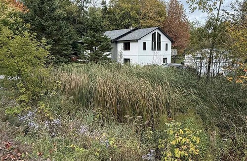 Val-des-Monts House | House havre des Roy