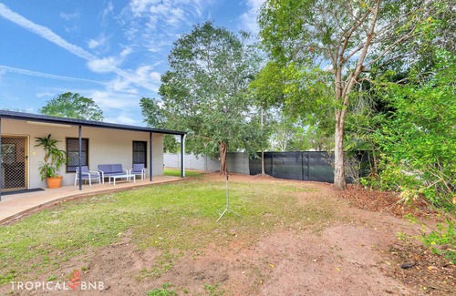 Anula House | Spacious 4BR Family Home on Big Block | Sleeps 10