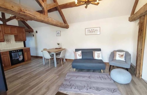 Alcester Cottage | The Milking Parlour - Cottage within farm grounds