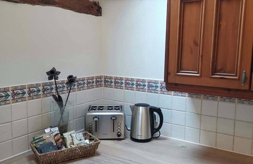 Alcester Cottage | The Milking Parlour - Cottage within farm grounds