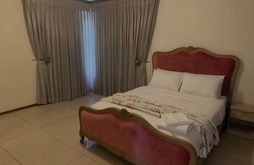 Maseru House | Suburban City View Home