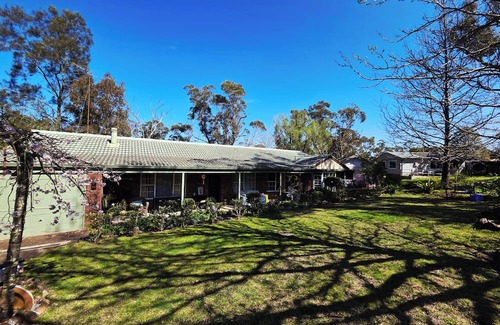 Woodford House | Spacious 3-Bedroom Bushland Mountains Retreat Close to Famous Waterfalls