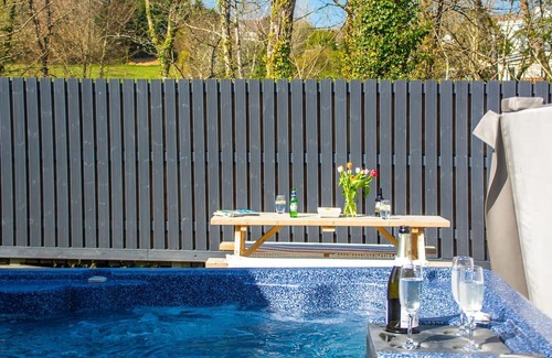 Tyn-y-Gongl Cottage | 80 Breeze Hill - sleeps 5 guests in 2 bedrooms