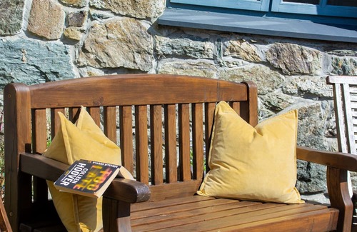 Bodffordd Cottage | Y Wennol - sleeps 8 guests in 3 bedrooms