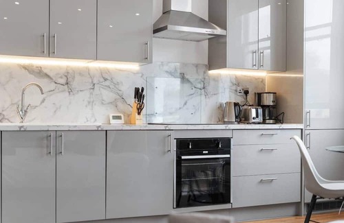 Junction Apartment | Private 3-Bedroom Duplex Flat/15 mins to Central