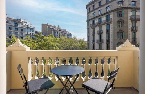 Eixample Apartment | 4-bedroom apartment in fantastic Barcelona with AC