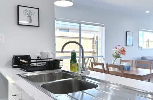 Brisbane House | Home Blanc - Brand New, Peaceful & Well Equipped