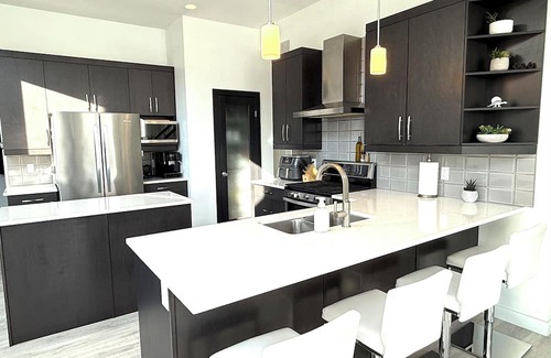 Fort Gary House | Luxury 3 bedroom, 2.5 bath home in Bridgwater