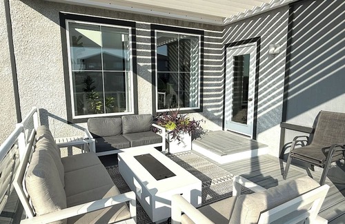 Fort Gary House | Luxury 3 bedroom, 2.5 bath home in Bridgwater