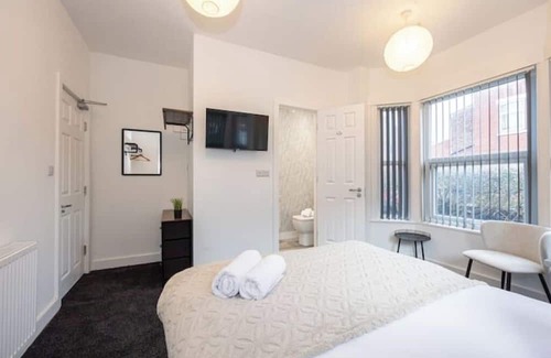 Manchester Hotel | Ensuite Rooms w/Kitchen Access by Irwell Stays