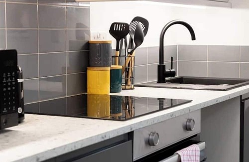 Castlefield Hotel | Private Ensuite Room | Kitchen Access & Fast WiFi