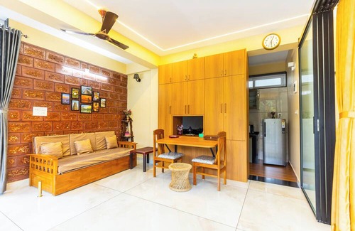 Tonse West Apartment | Riverside Retreat HomeStay – AC Studio with Breakfast Option & Boat Ride