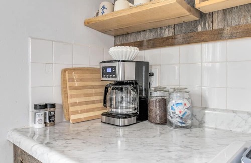 Lunenburg Apartment | Seashell Suite - Heart of Lunenburg