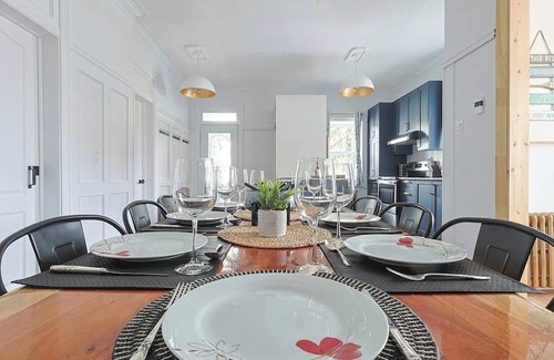Beaupre House | Royale 1918–6bdr, game room, net, pool & more