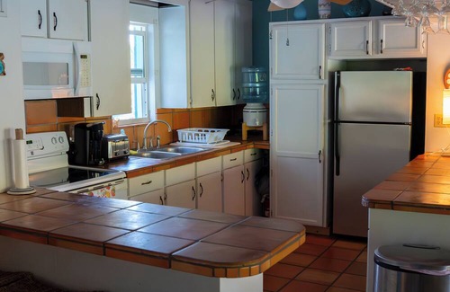 Spanish Wells House | Steps to Beach- Kayaks, Paddleboards, Bikes!