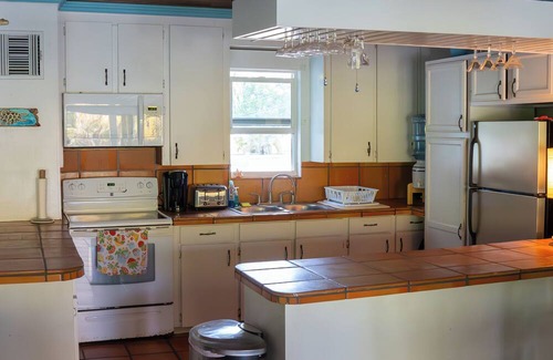 Spanish Wells House | Steps to Beach- Kayaks, Paddleboards, Bikes!