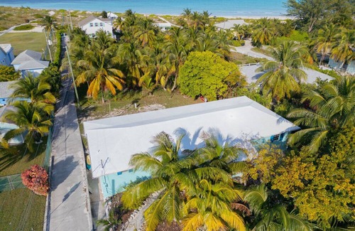 Spanish Wells House | Steps to Beach- Kayaks, Paddleboards, Bikes!