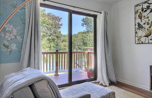 Newton House | Lakefront Family Retreat~Private Pool~Game Room