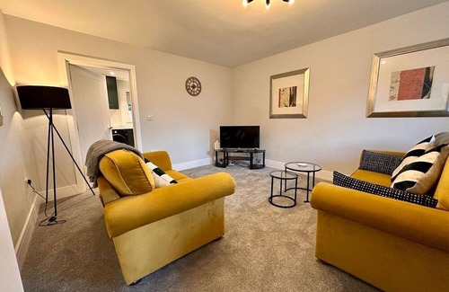 Telford House | Stunning 4 Bedroom| Sleeps 8| Centre Of Telford