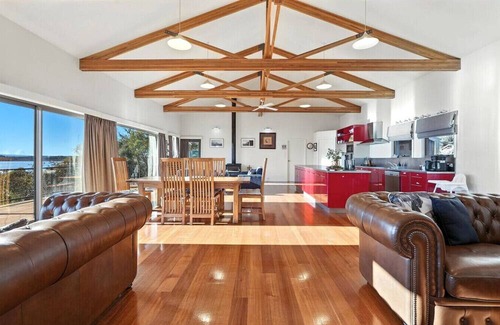 Miena Apartment | Lakeside Retreat, Miena