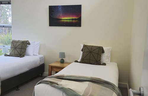 South Bruny Cottage | Bruny Bay House - Bruny Bay House: A Luxurious Escape Between Two Bays!