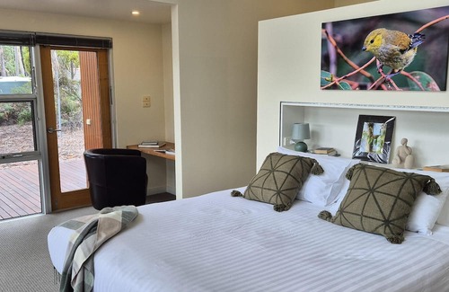 South Bruny Cottage | Bruny Bay House - Bruny Bay House: A Luxurious Escape Between Two Bays!