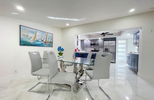 Caloosahatchee Villa | 3-bedroom villa in pleasant Cape Coral. Direct Gulf Access
