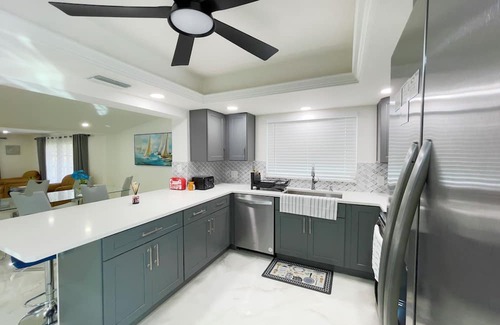 Caloosahatchee Villa | 3-bedroom villa in pleasant Cape Coral. Direct Gulf Access