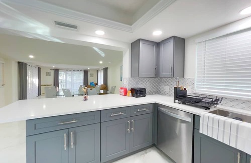 Caloosahatchee Villa | 3-bedroom villa in pleasant Cape Coral. Direct Gulf Access