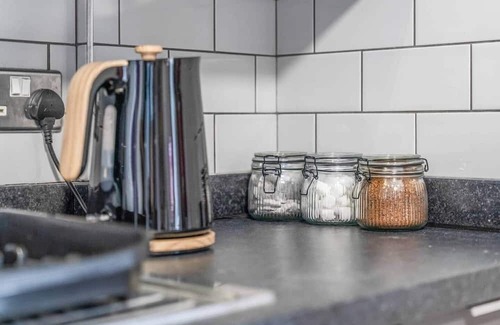 Forest Fields Apartment | Forest Suite Stay | Free Parking incl.