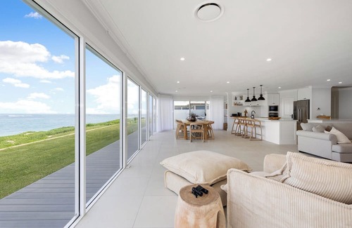 Ledge Point House | White Haven -Ledge Point's Ultimate Coastal Escape